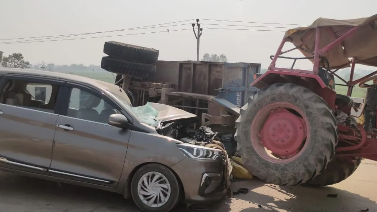 Fatehpur में ट्रैक्टर से टकराई श्रद्धालुओं की कार: दो लोगों की मौत, पांच गंभीर रूप से घायल, अस्पताल में भर्ती
