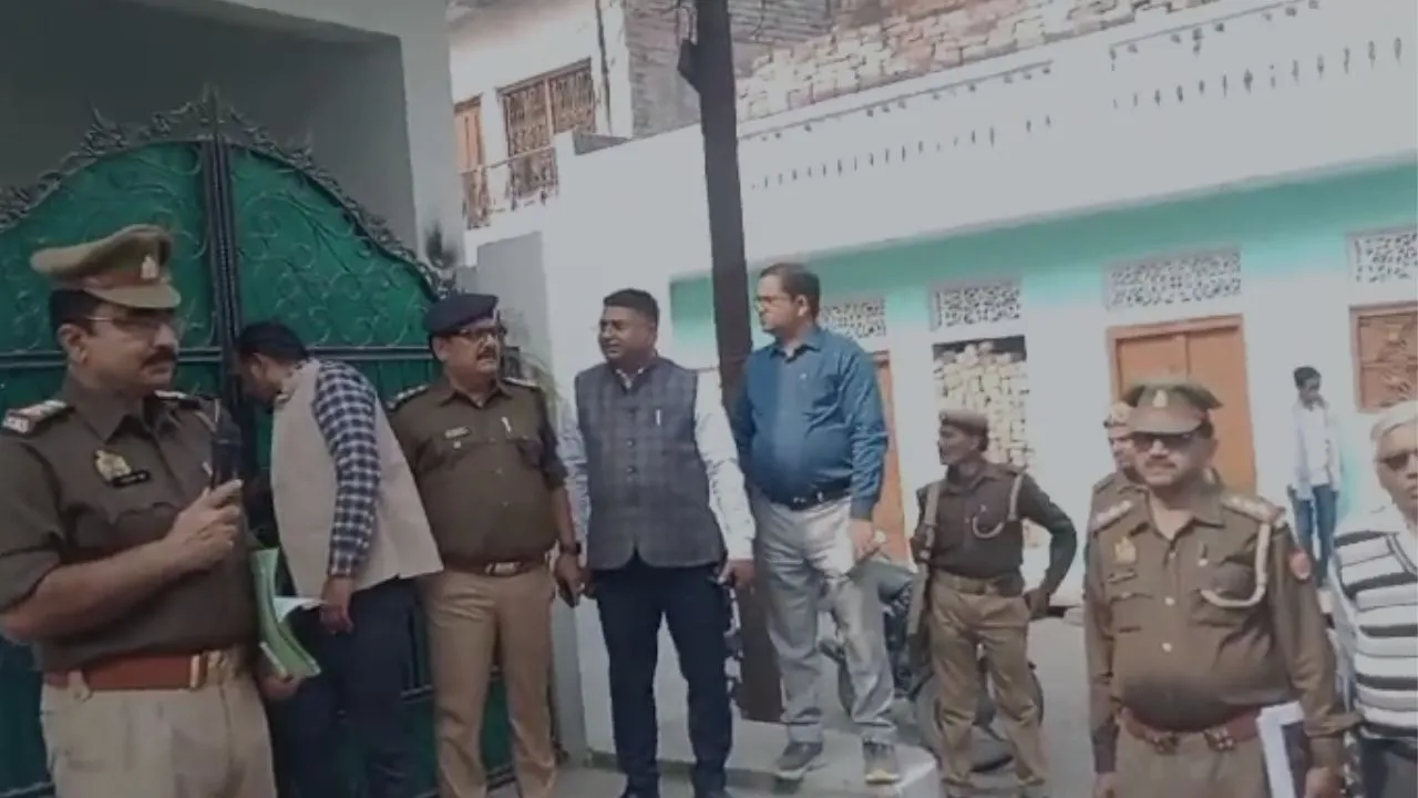 फतेहपुर में गैंगस्टर के आरोपी सपा नेता हाजी रजा की तीन करोड़ की संपत्ति जब्त: 24 मुकदमे दर्ज, प्रशासन की कार्रवाई से मचा हड़कंप