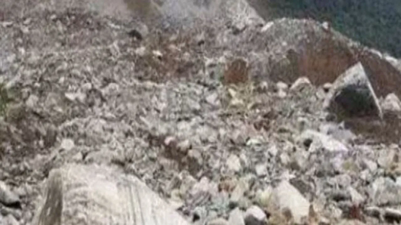 चीन में बड़ा हादसा, भूस्खलन के बाद 30 लोग लापता