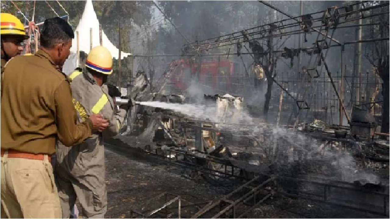 बारादरी के मेले में आग