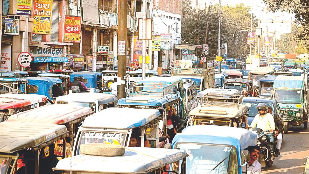 कानपुर में जल निगम की लापरवाही: जीटी रोड पर गड्ढा खोदने से लगा भीषण जाम, सैकड़ों वाहन दिन भर उलझे रहे