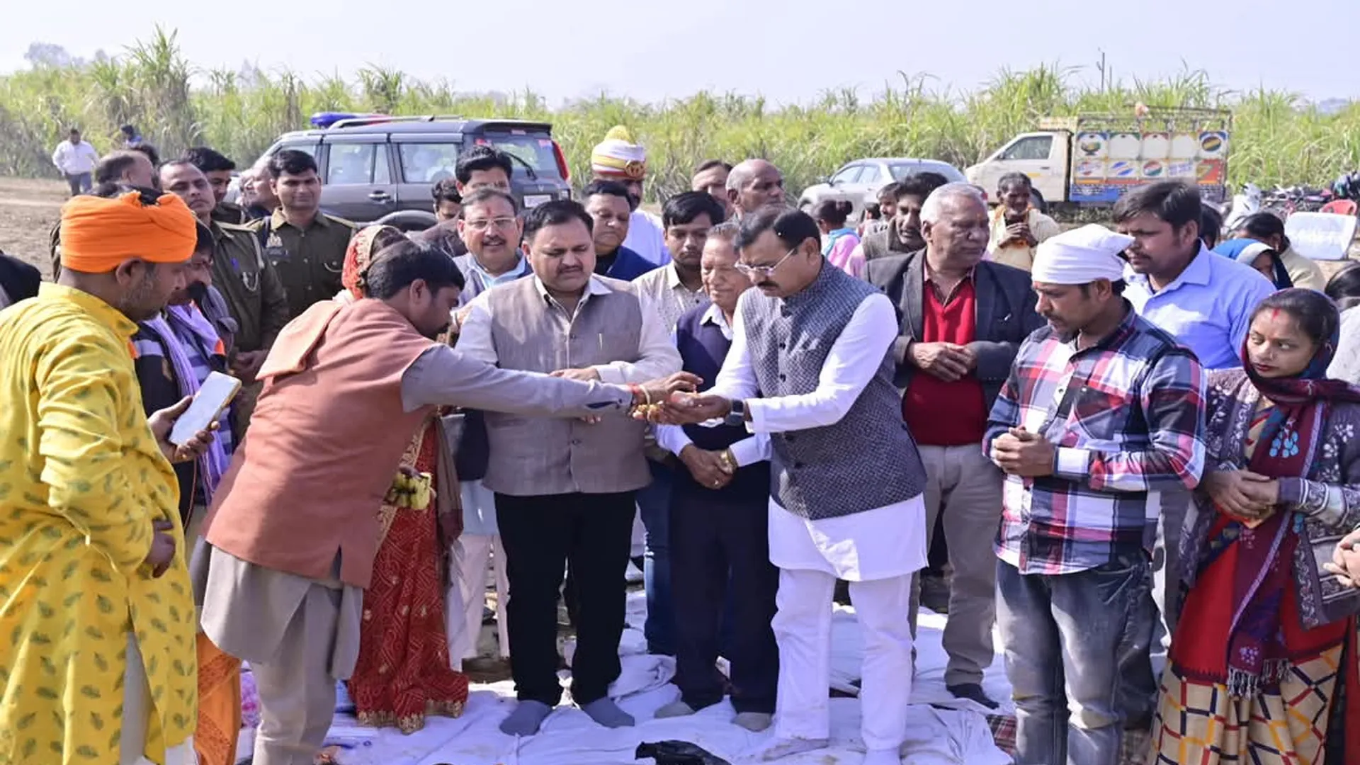 पीलीभीत: पांच बीघा में होगा मकरध्वज मनोकामना मंदिर का निर्माण, रखी गई आधारशिला 