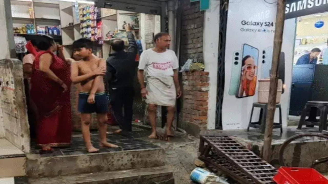 Prayagraj News :  दो पक्षों में मारपीट के बाद महिलाओं पर फेंका तेजाब : आधे घंटे तक सड़क पर होता रहा बवाल, तीन महिलाएं जख्मी