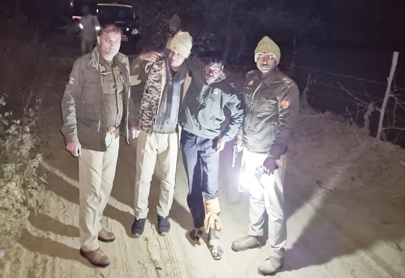 रामपुर : मुठभेड़ में 25 हजार का इनामी गिरफ्तार, टांग में लगी गोली...सीएचसी में भर्ती 