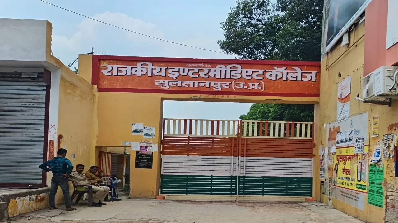 UP Board Exam : जिले के 127 केंद्रों पर यूपी बोर्ड की परीक्षा देंगे 79,666 विद्यार्थी,  हर सेंटर पर Static Magistrate करेंगे निगरानी  