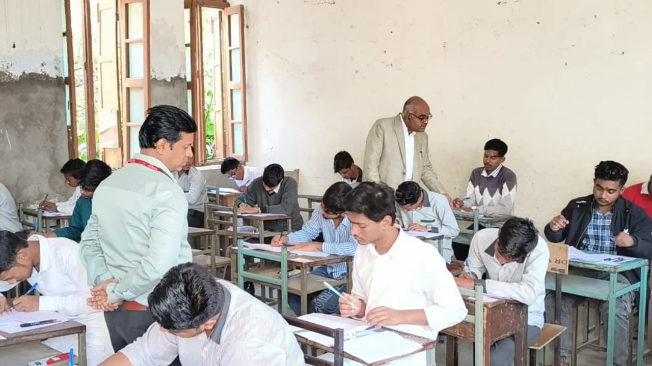 आई परीक्षा की घड़ी, बच्चे न करें हड़बड़ी: कानपुर में यूपी बोर्ड परीक्षा आज से शुरू, 24 घंटे कंट्रोल रूम से निगरानी