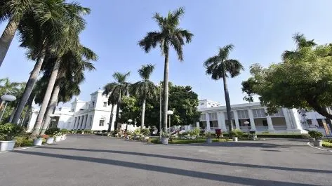  लखनऊ: राजभवन में रात्रिभोज, सत्ता-विपक्ष का दिखा आपसी सौहार्द