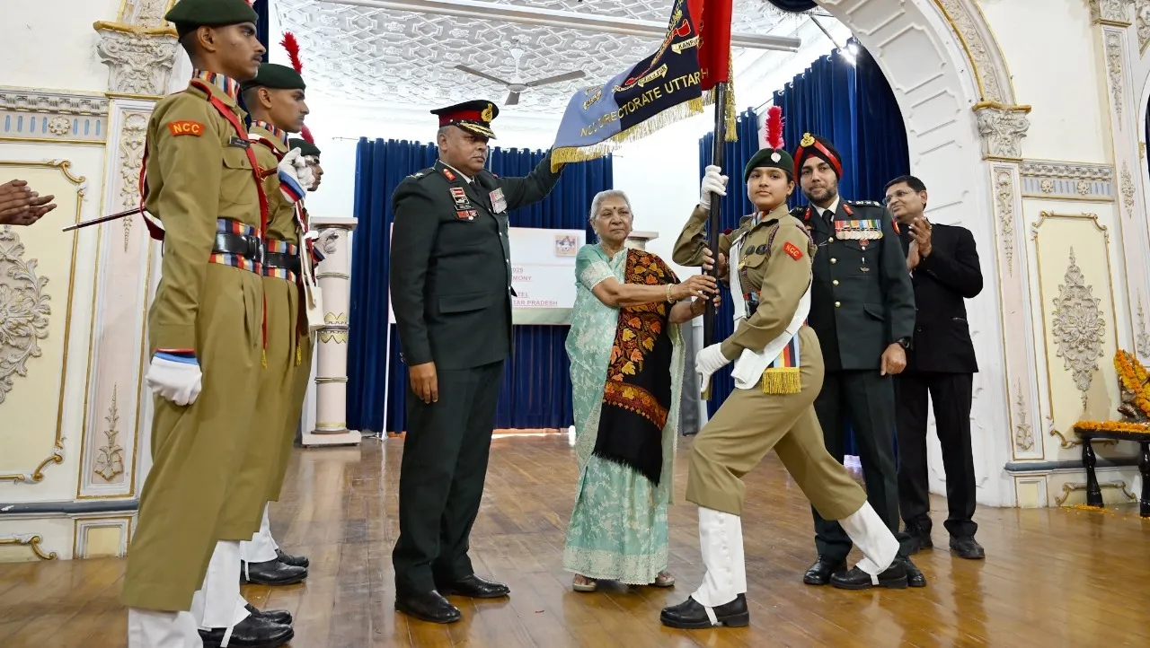 लखनऊ : NCC Cadets को राज्यपाल ने स्वर्ण और रजत पदक से किया सम्मानित 