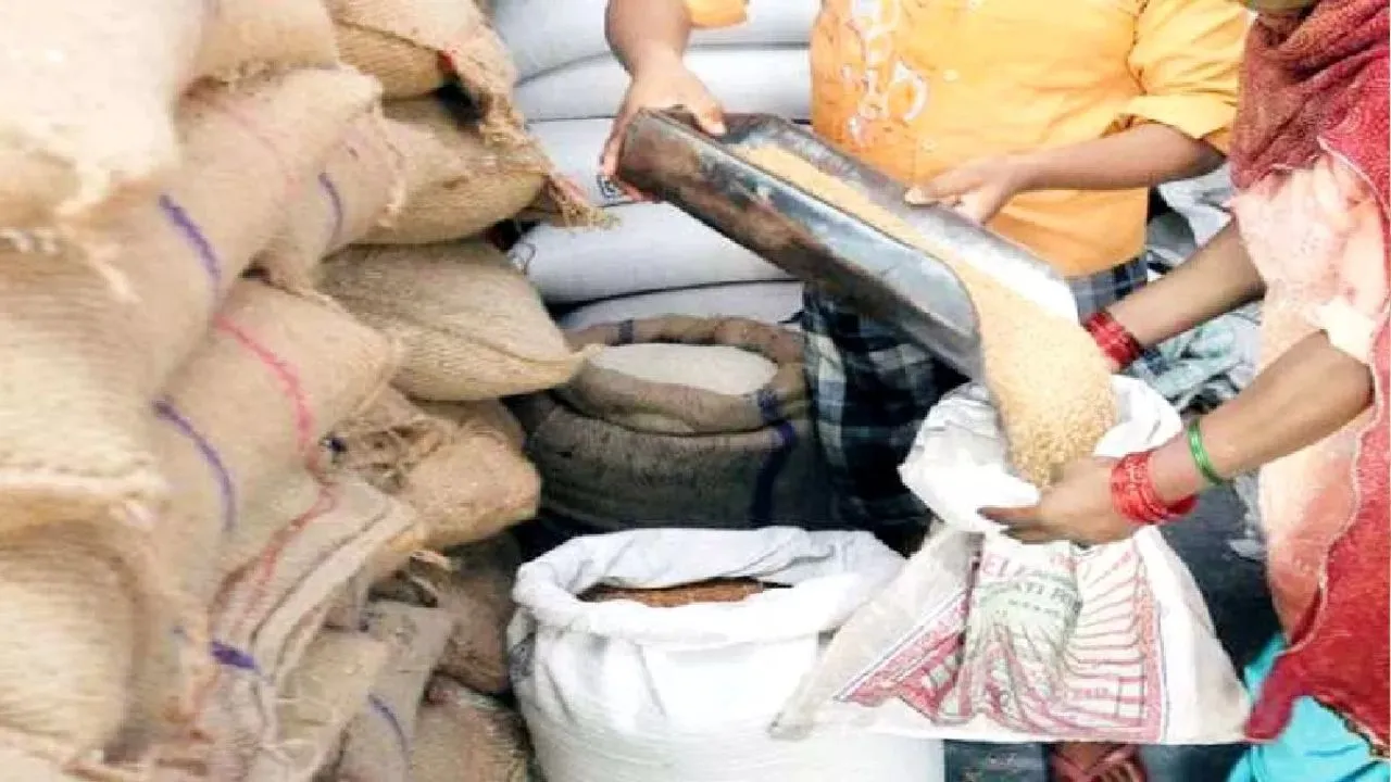 Kannauj: पूर्ति विभाग ने जांच में जीवित को मारा, नाबालिगों की कराई शादी, मनमानी का खामियाजा भुगत रहे पात्र 