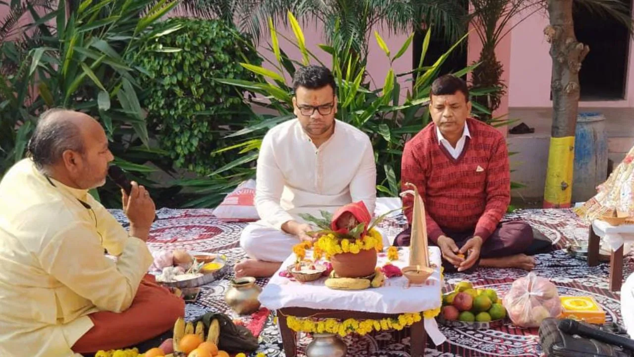 कानपुर में वसंत पंचमी के दिन कुष्मांडा देवी समेत मंदिरों में दर्शन करने को उमड़ी भीड़: पूर्जा अर्चना कर भक्तों ने प्रसाद भी किया ग्रहण