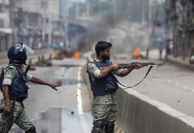 Bangladesh : वायुसेना केंद्र पर उपद्रवियों के हमले का सुरक्षा बलों ने दिया जवाब, एक की मौत...कई घायल 
