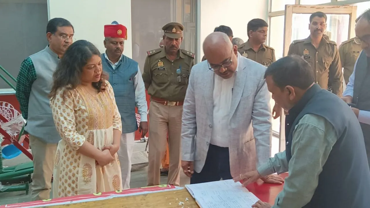 विकास भवन कानपुर डीएम निरीक्षण 2