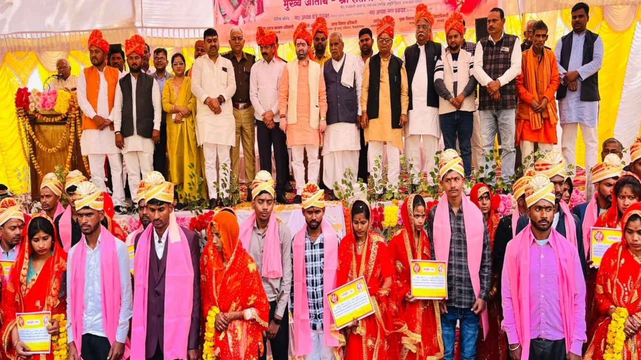  मुख्यमंत्री सामूहिक विवाह योजना : 73 जोंडों ने लिए सात फेरे, दो ने कहा निकाल कुबूल है...