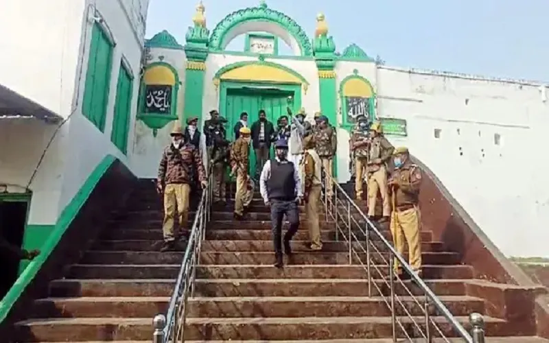 संभल की जामा मस्जिद में रंगाई पुताई होगी या नहीं? आज फैसला सुनाएगा हाईकोर्ट