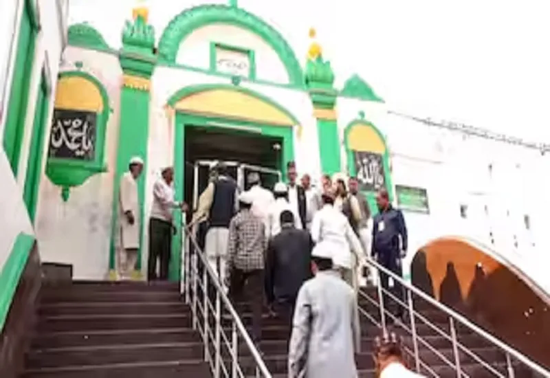 संभल जामा मस्जिद मामले में इलाहाबाद हाई कोर्ट का बड़ा फैसला, रंगाई-पुताई के लिए बनाई 3 सदस्यीय कमेटी...मस्जिद परिसर का करेगी निरीक्षण 