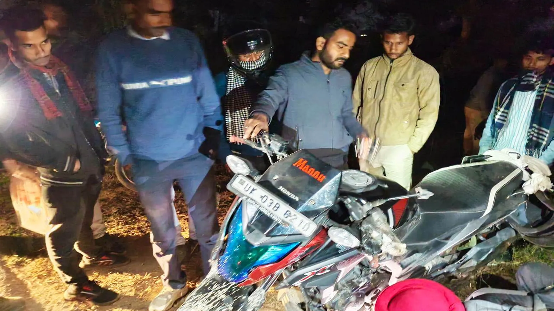 लखीमपुर खीरी: उत्तराखंड के बाइक सवार युवक की ट्रक की टक्कर से दर्दनाक मौत 