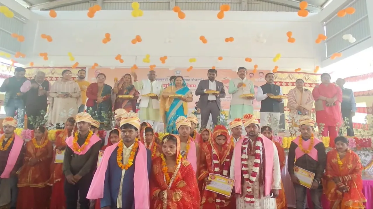 सामूहिक विवाह : एक-दूसरे के हुए 109 जोड़े, एक जोड़े ने पढ़ा निकाह