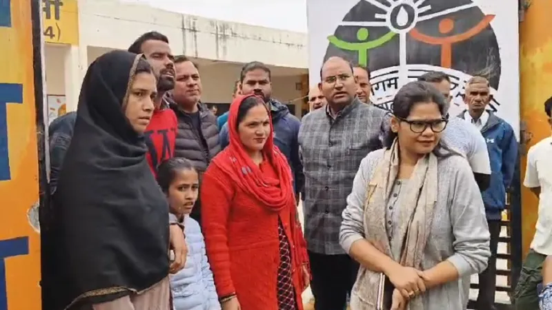 मुरादाबाद : पिटाई से छात्रा की आंख की रोशनी जाने के मामले में स्कूल पहुंचीं सिटी मजिस्ट्रेट, की पूछताछ