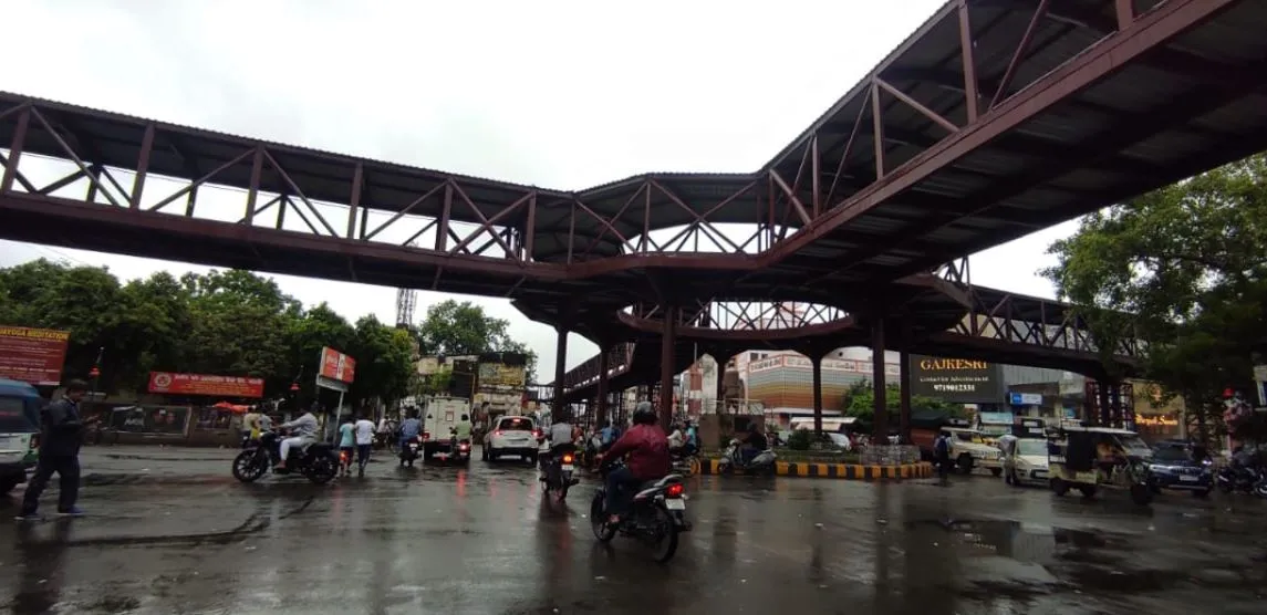 Bareilly: शुरू होने के करीब स्काईवॉक! टेंडर लेने वाली मुंबई की फर्म 84 नहीं, सिर्फ 35 दुकानें चलाएगी