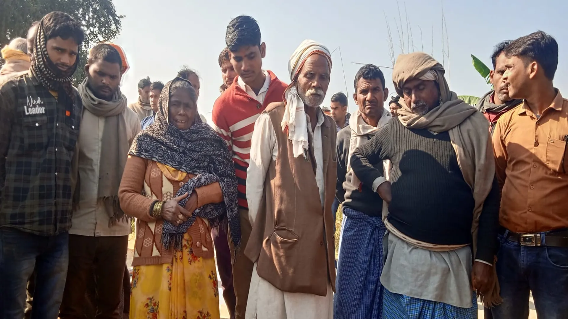 बदायूं: फंदे से लटका मिला युवक का शव, हत्या का आरोप लगाकर परिजनों का हंगामा