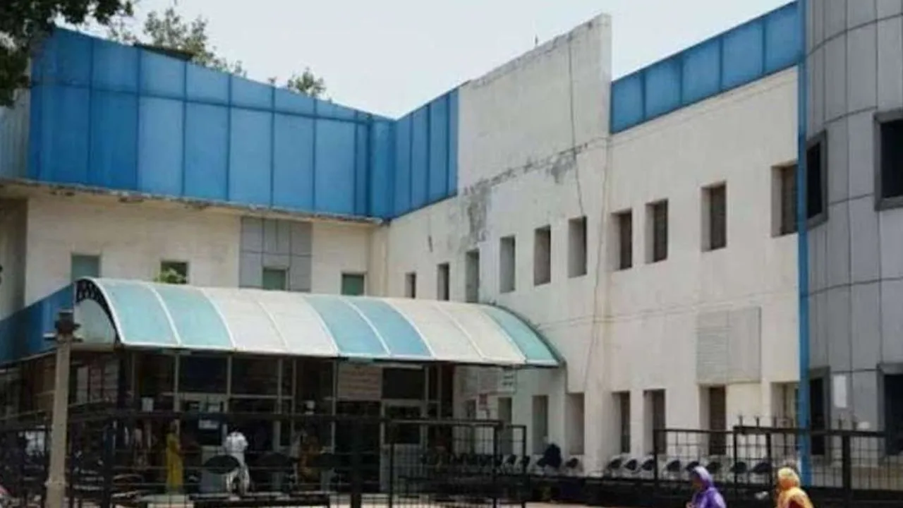 Kanpur: हैलट अस्पताल में भिड़े जूनियर रेजिडेंट, ऑपरेशन थिएटर खाली कराने को लेकर हुआ विवाद, जांच के निर्देश