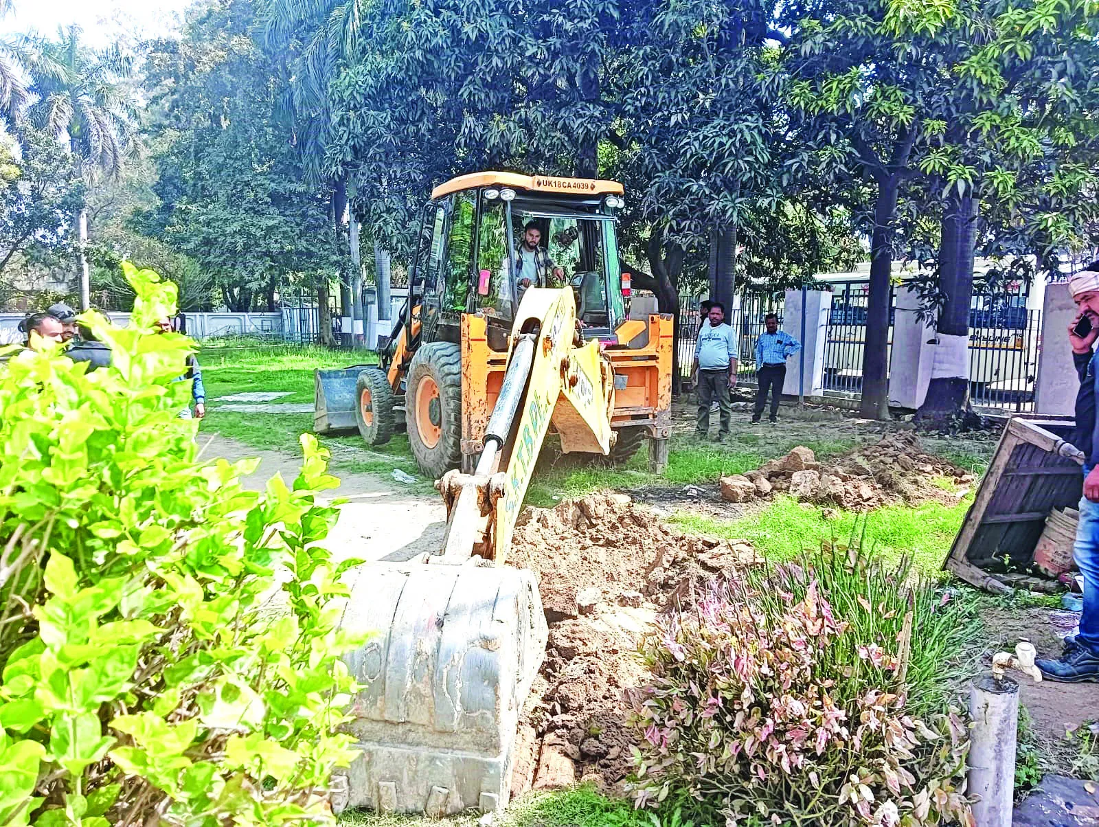 नगर निगम ने जेसीबी लगाकर किया अतिक्रमण ध्वस्त 