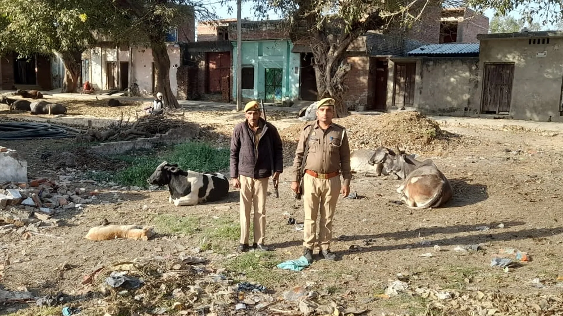 रामपुर : गुलड़िया में आंबेडकर मूर्ति हटने के बाद पुलिस तैनात