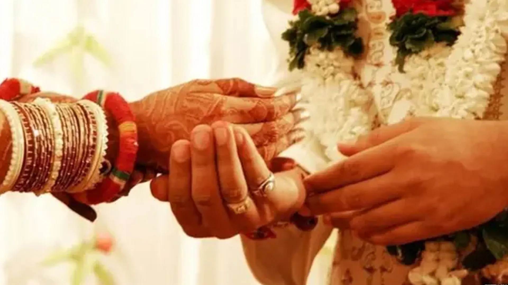 बदायूं : लड़की ने किया प्रेम विवाह, उसे या लड़के को कोई दिक्कत आती है तो माता-पिता होंगे जिम्मेदार