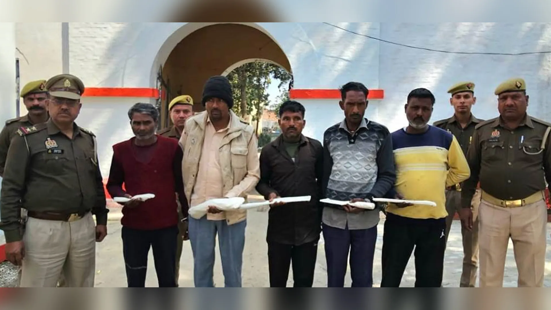 पीलीभीत: दिन में ग्राहक बनकर परखे हालात, रात में गोवंश चोरी करके कर डाली गोकशी...पांच गिरफ्तार