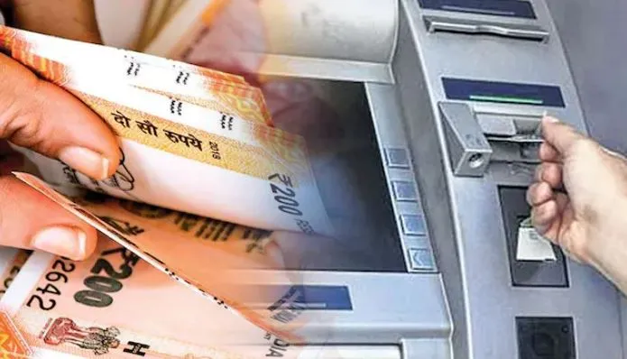 शाहजहांपुर में ATM से निकले नकली नोट, लोगों के उड़े होश