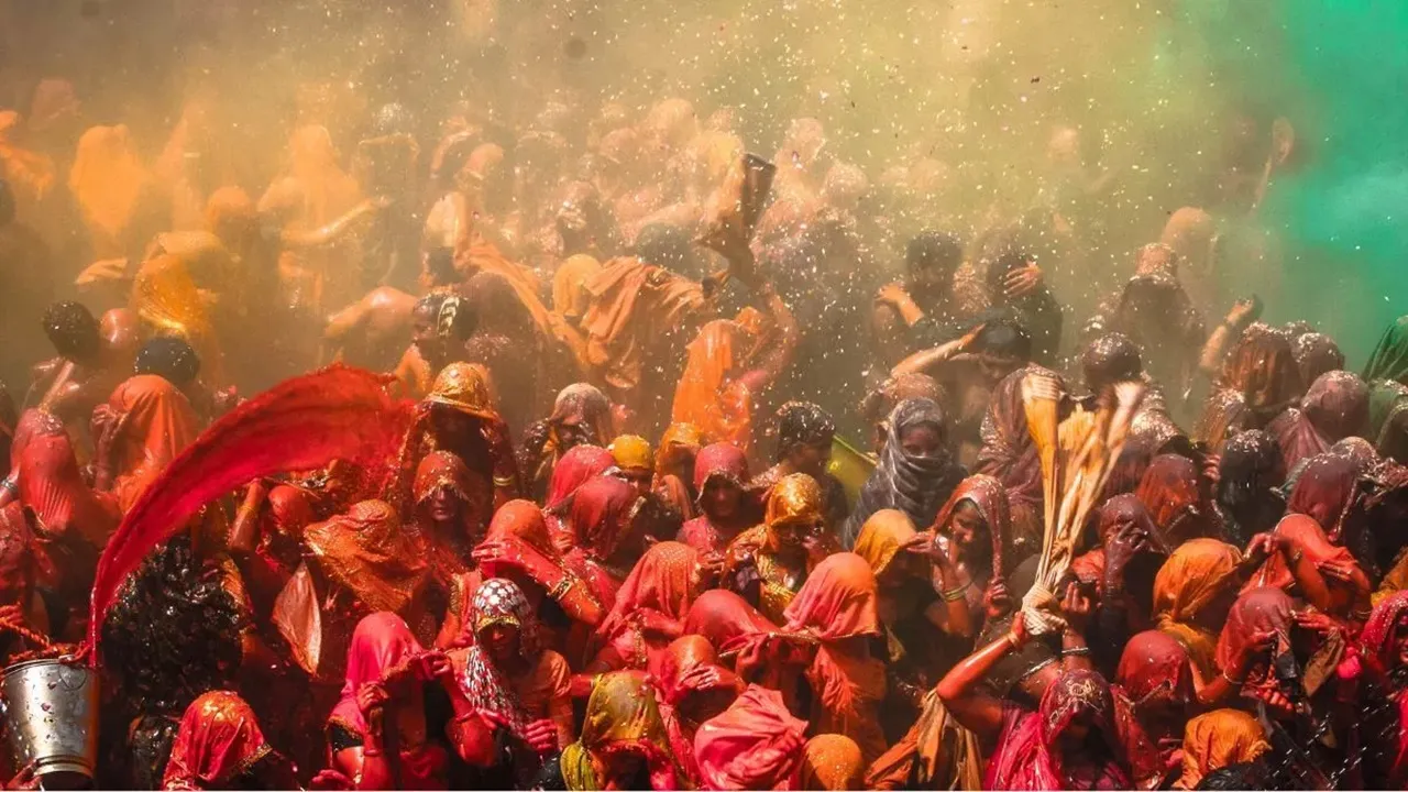 Holi 2025: इस बार हजारों विधवा महिलाएं होली खेलकर तोड़ेगीं सदियों पुरानी परंपरा, गिनीज वर्ल्ड रिकॉर्ड में दर्ज होगा नाम