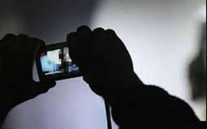 लखीमपुर खीरी: मियां बीवी का हुआ विवाद... पति ने कर डाला पत्नी का वो वाला फोटो वायरल!