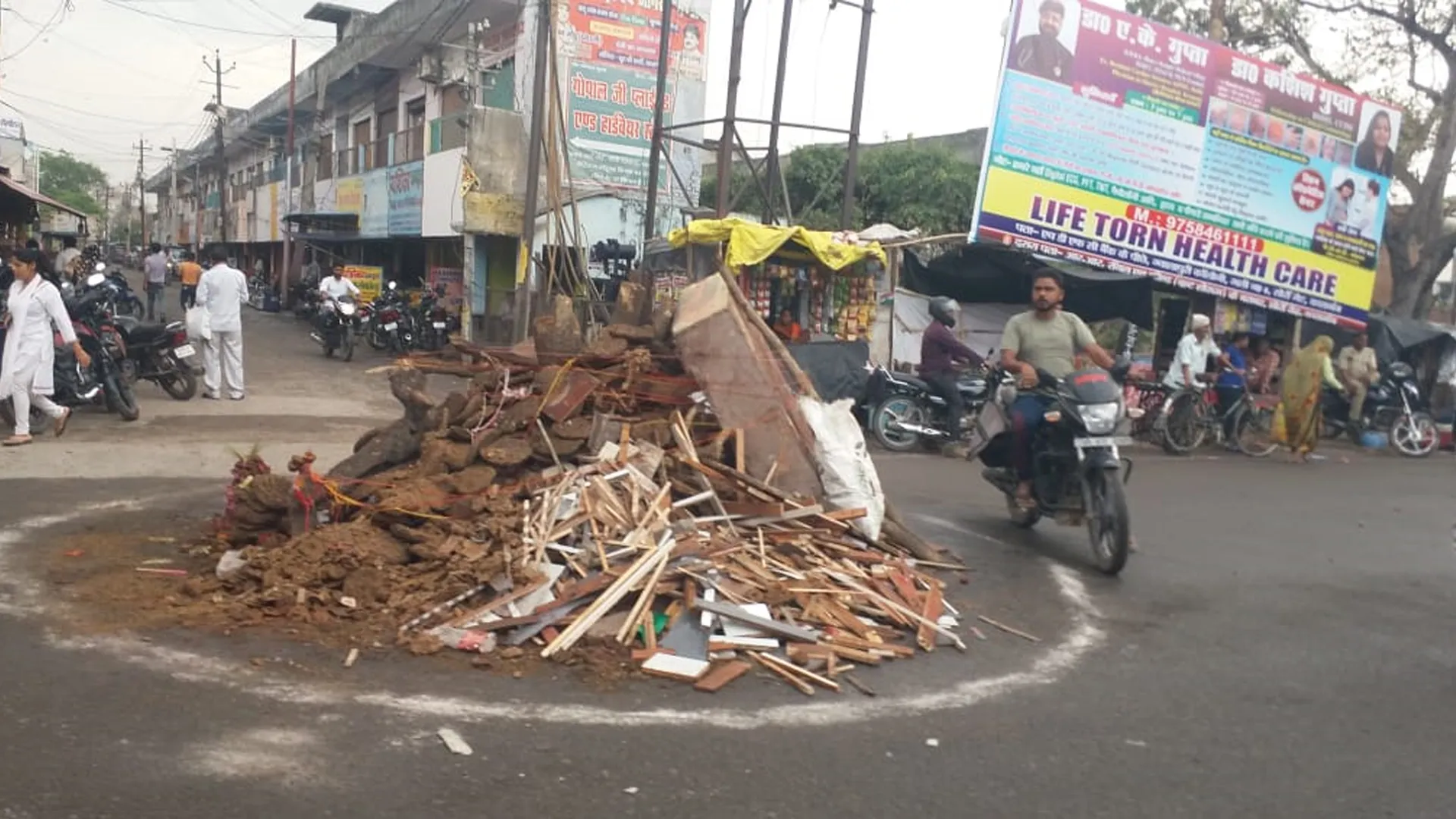 कासगंज : जिले में 1460 स्थानों पर होगा होलिका दहन, सुरक्षा व्यवस्था के पुख्ता इंतजाम