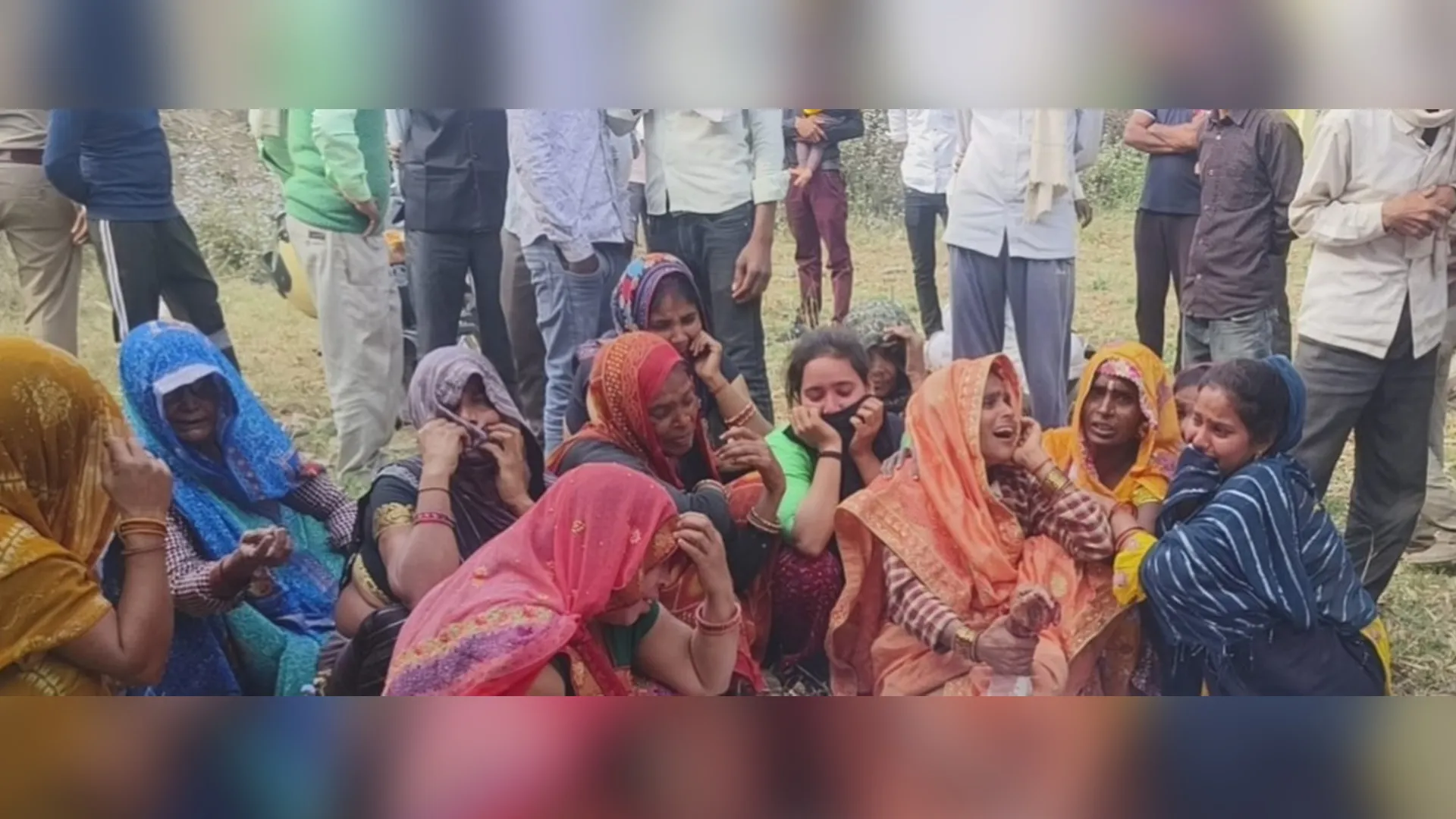 शाहजहांपुर: अज्ञात वाहन की टक्कर से बाइक सवार की पुलिया के नीचे गिरने से मौत