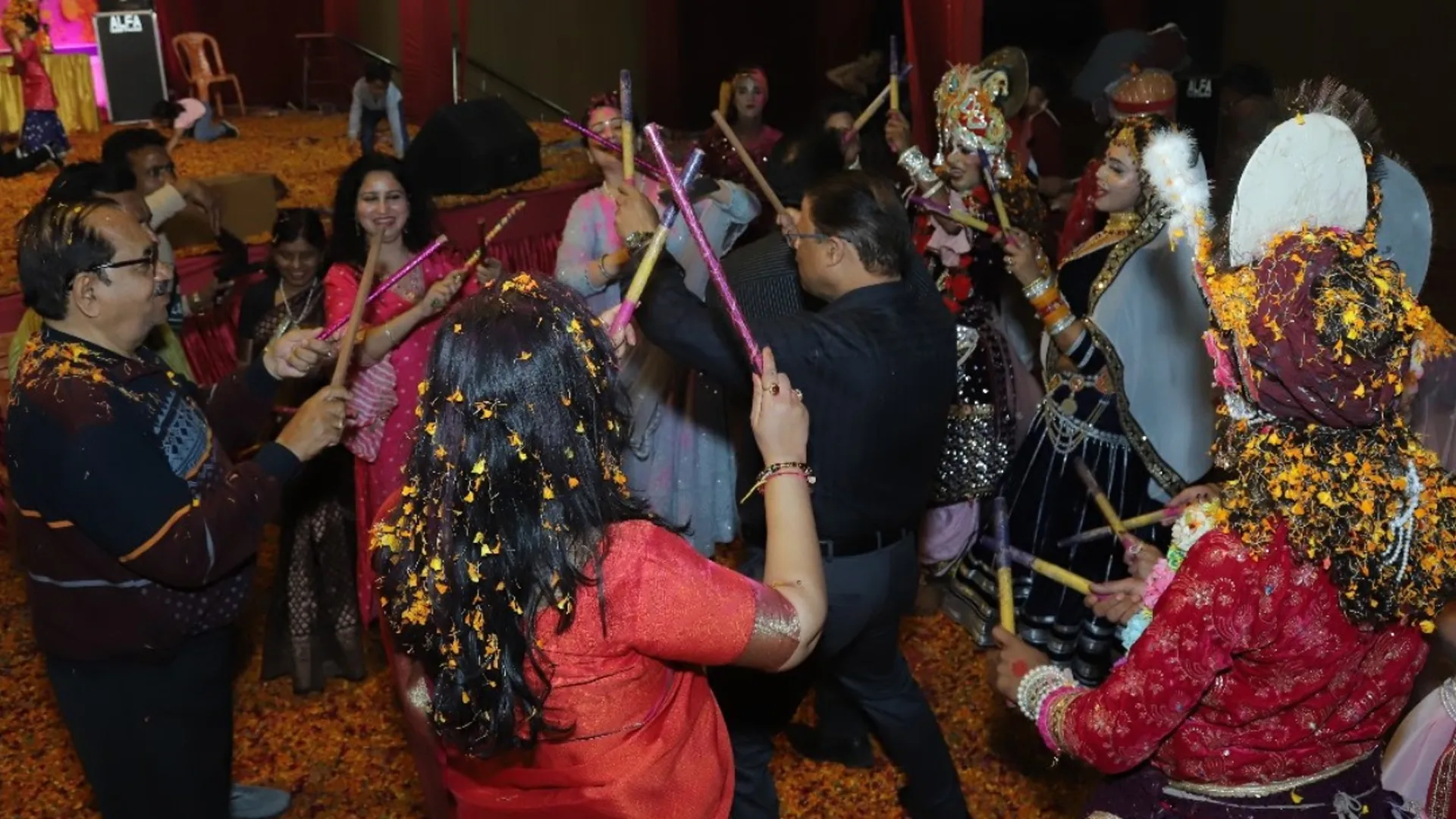 बदायूं : समाज में एकता, समसरता और भाईचारे का प्रतीक हैं सामूहिक कार्यक्रम