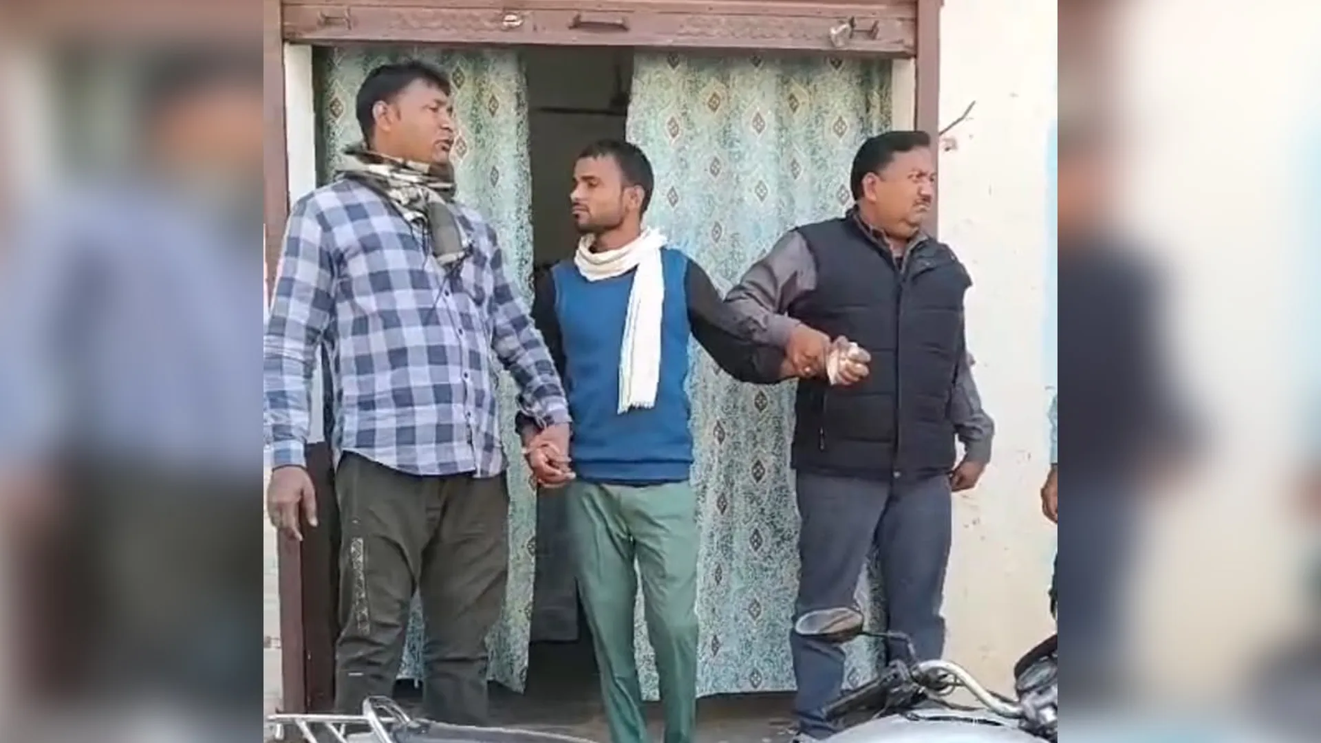 मुरादाबाद : एंटी करप्शन टीम ने संविदा विद्युत कर्मी को 30 हजार की रिश्वत लेते दबोचा