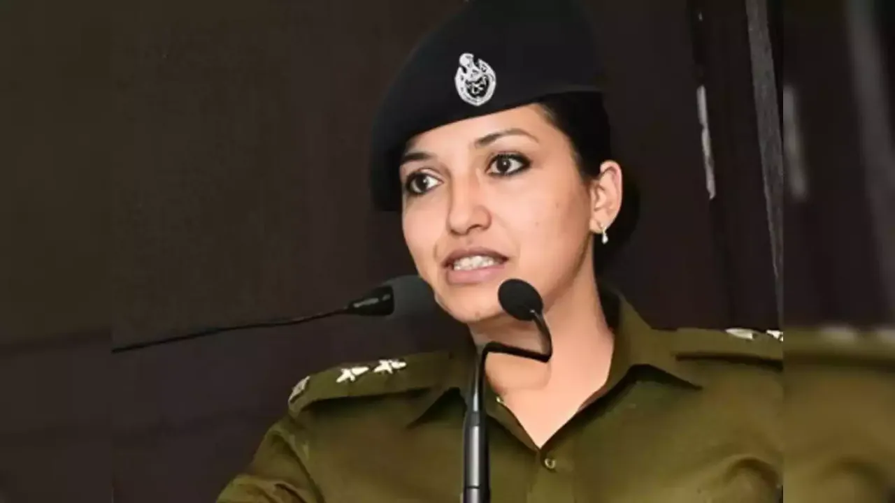 लखनऊ पुलिस कमिश्नरेट में बड़ा फेरबदल, 2 DCP और 2 ACP का ट्रांसफर, कौन बना डीसीपी  सेंट्रल 