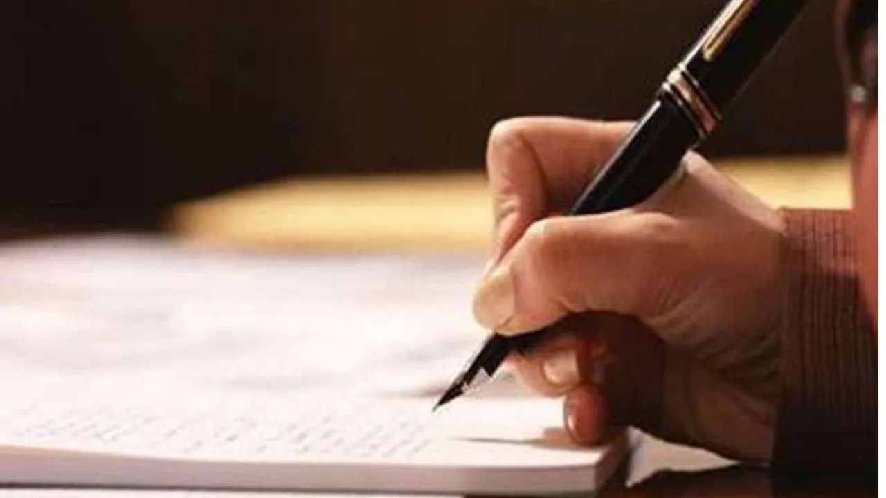 UP Board: शिक्षकों की हुई बल्ले-बल्ले, शिक्षकों को अब कॉपी चेक करने के बढ़ कर मिलेंगे पैसे, जैनें क्या हुए बदलाव 