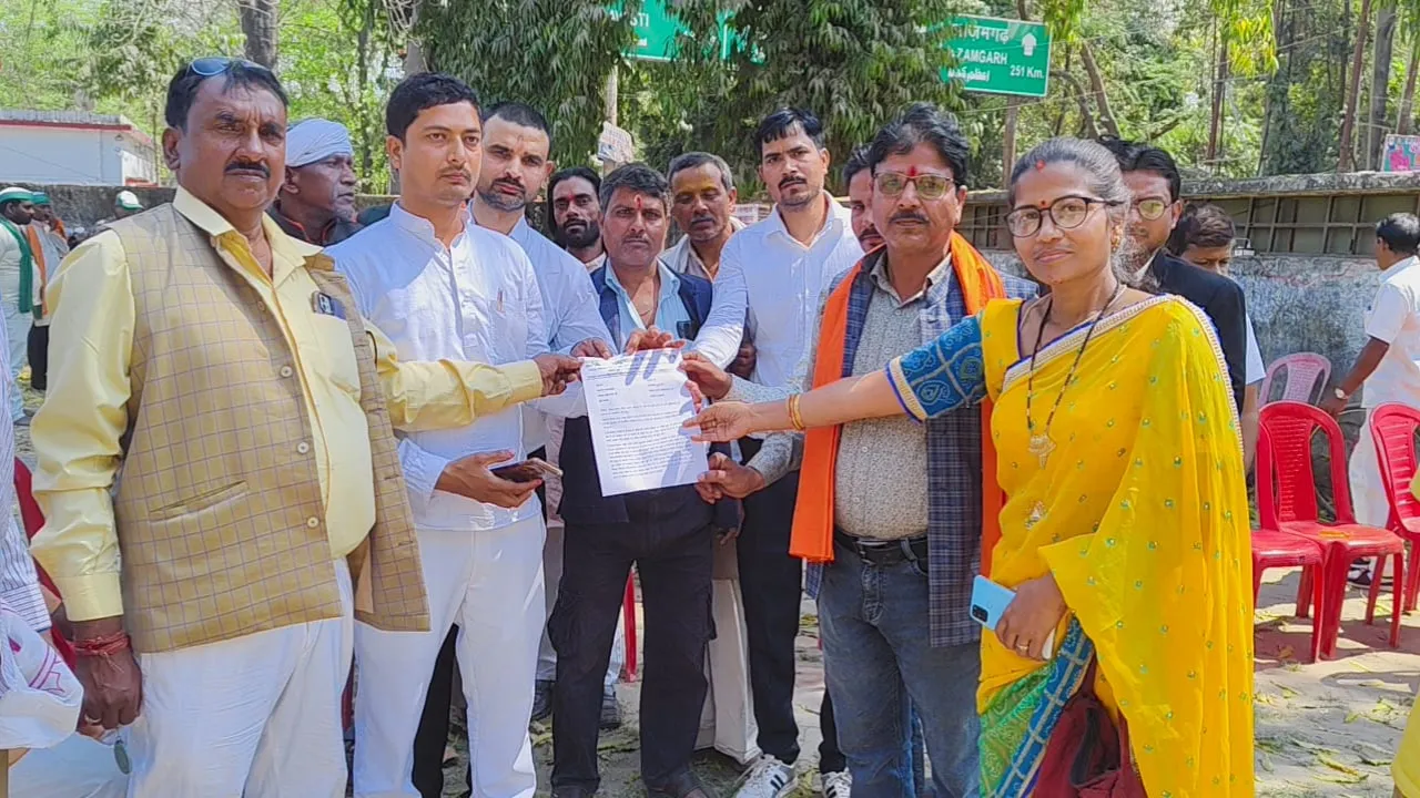 राष्ट्रधारक दल ने सैयद सालार मसूद की दरगाह के न्यायिक सर्वे के लिए किया प्रदर्शन, PM और CM के नाम दिया ज्ञापन