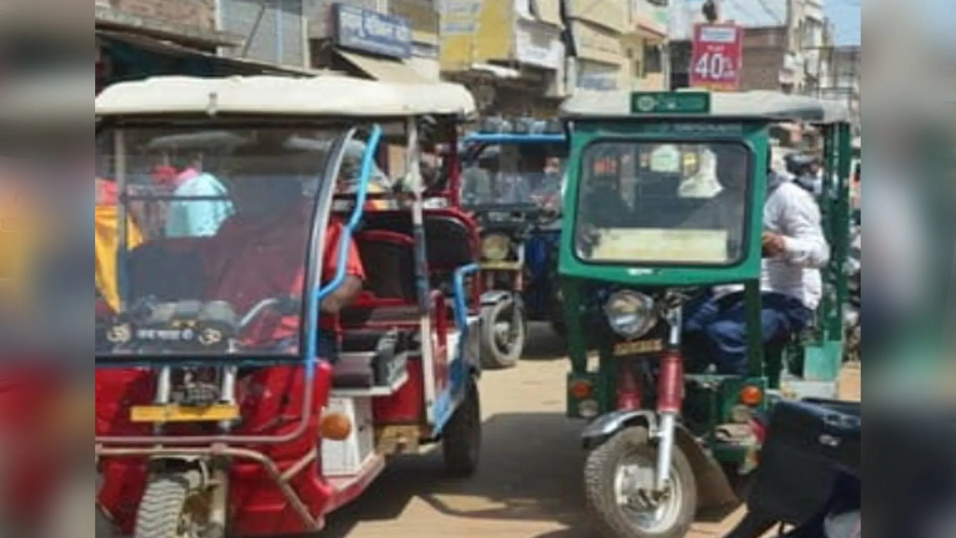 लखीमपुर खीरी : महिला उचक्कों ने ई रिक्शा पर बैठी बुजुर्ग महिला के गले से उड़ाई सोने की चेन