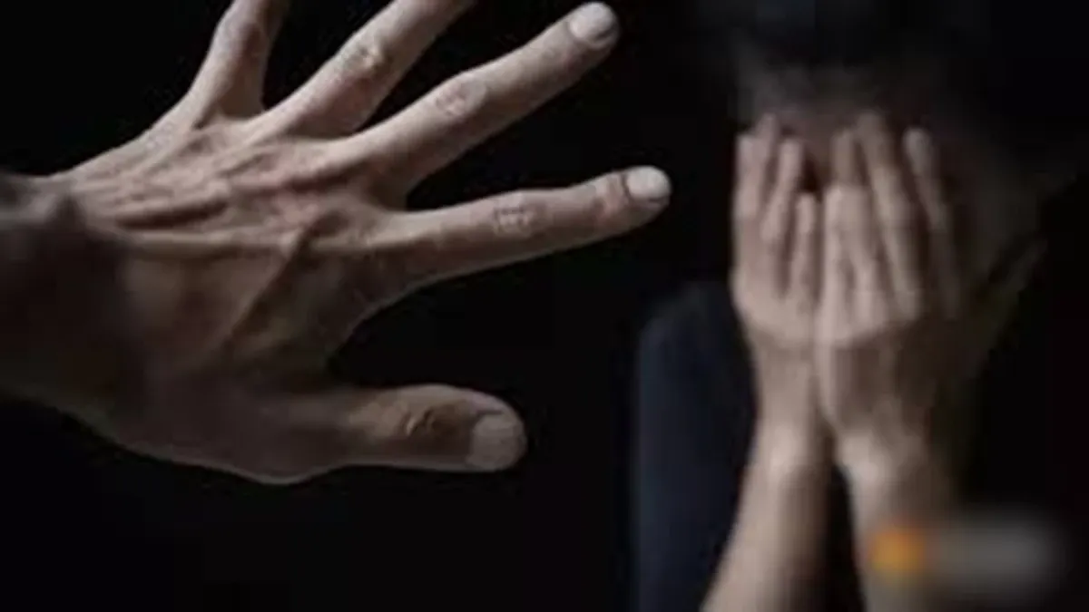 पड़ोसी पीटते रहे, पुलिस वृद्ध को टरकाती रही