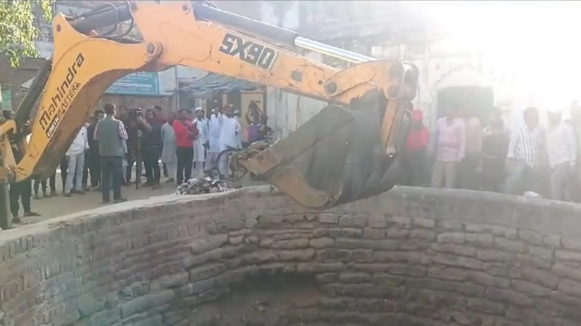 संभल: प्रशासन ने शुरू कराया रसोदक कूप का जीर्णोद्धार