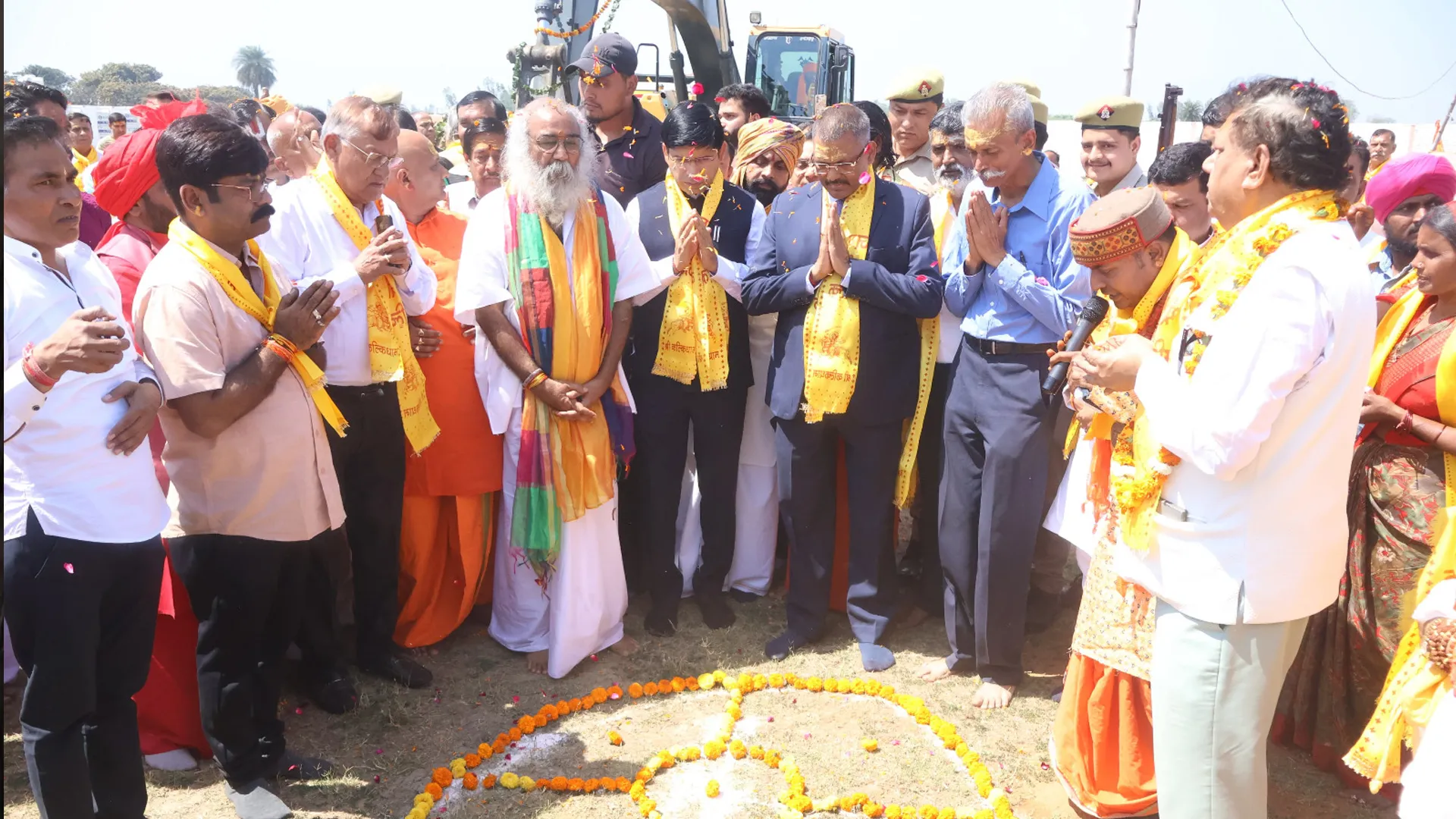 संभल: श्री कल्कि धाम निर्माण के लिए शुरु हुई मिट्टी खोदाई, कमिश्नर ने किया भू उत्खनन कार्य का शुभारंभ
