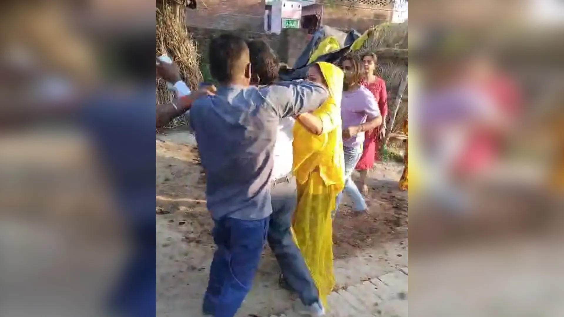 कासगंज : पटियाली के हथौड़ा खेड़ा में मकान के विवाद को लेकर दो पक्षों में जमकर मारपीट