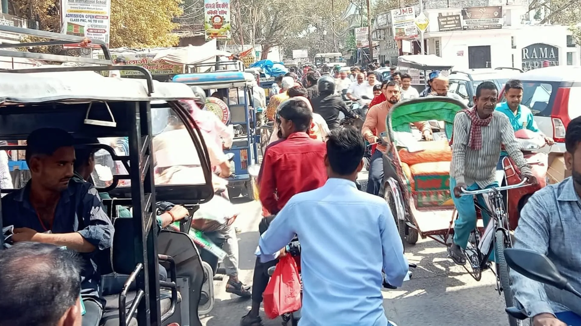 पीलीभीत: लगता रहेगा जाम, राहगीर होंगे परेशान, हिन्दू महासभा गुस्साई...अब होगी भूख हड़ताल