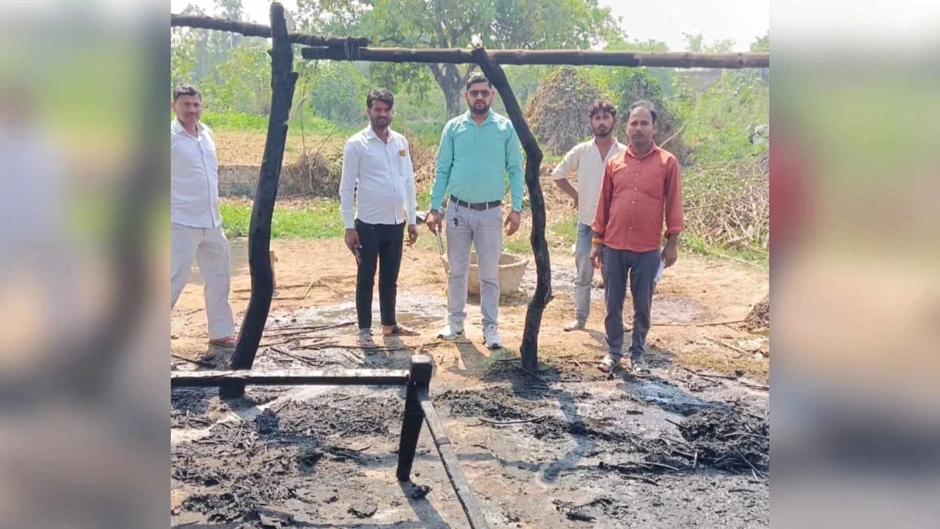 कासगंज : दो आवासीय झोपड़ियों में लगी आग, घरेलू सामान जलकर राख