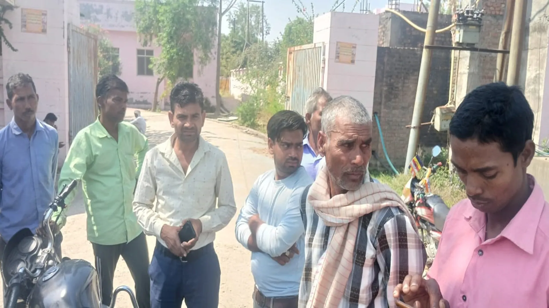 कासगंज : अमांपुर में 35 वर्षीय युवक ने पंखे से लटककर दी जान, परिवार में मचा कोहराम