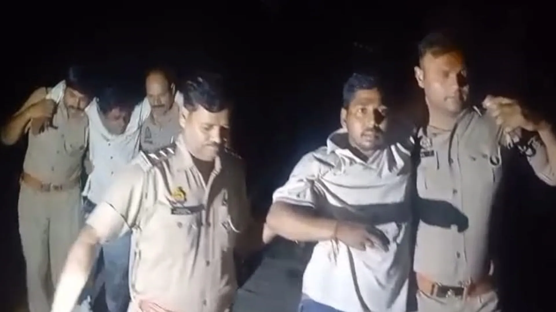 कासगंज गल्ला कारोबारी से लूट, बदांयू में पुलिस ने किया गिरफ्तार...दोनों आरोपी मुठभेड़ में घायल