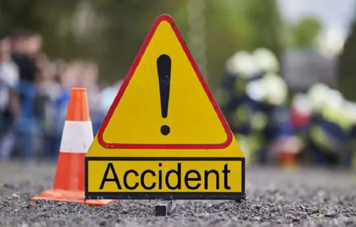 शाहजहांपुर में टैंकर ने ई-रिक्शा को मारी टक्कर, चालक की मौत