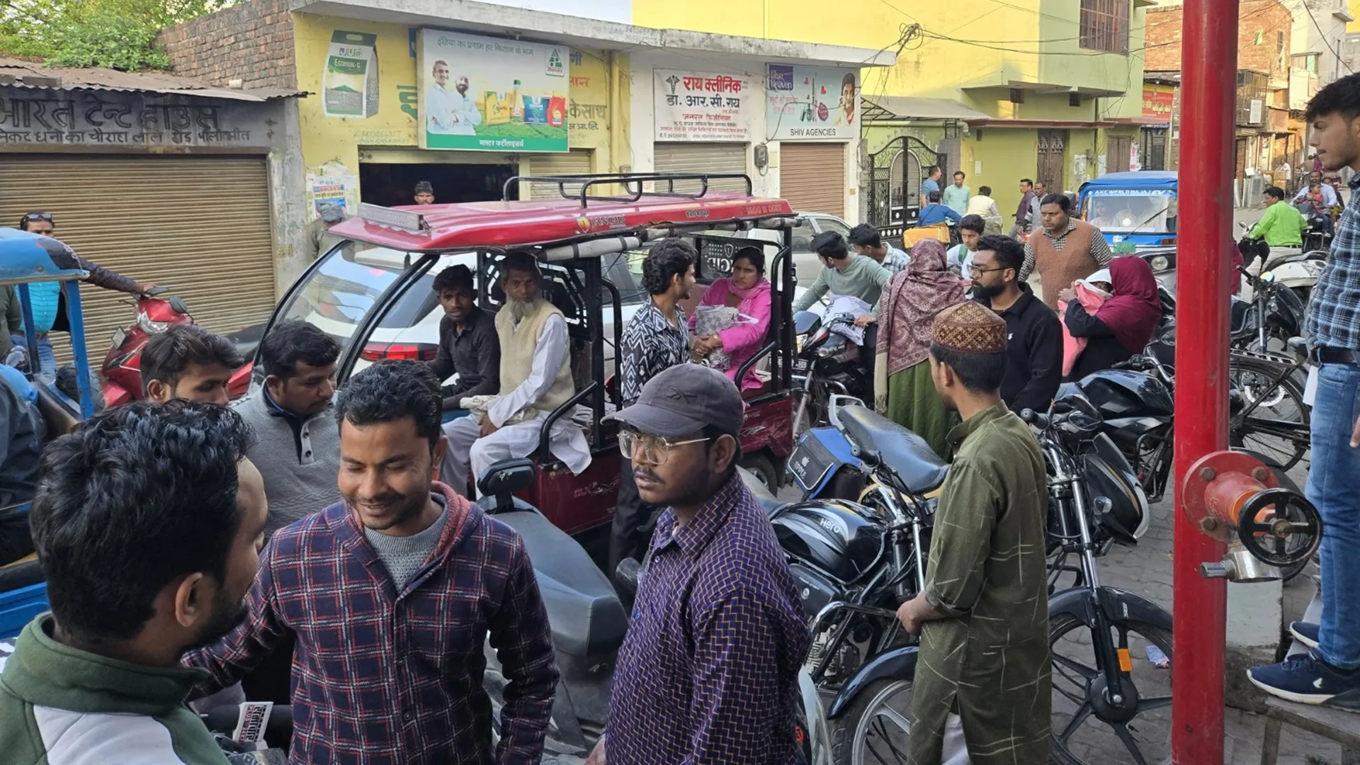 पीलीभीत : पति कहता रहा ऑपरेशन कर दो, डॉक्टर ने जबरन कराई नॉर्मल डिलवरी....नवजात की चली गई जान